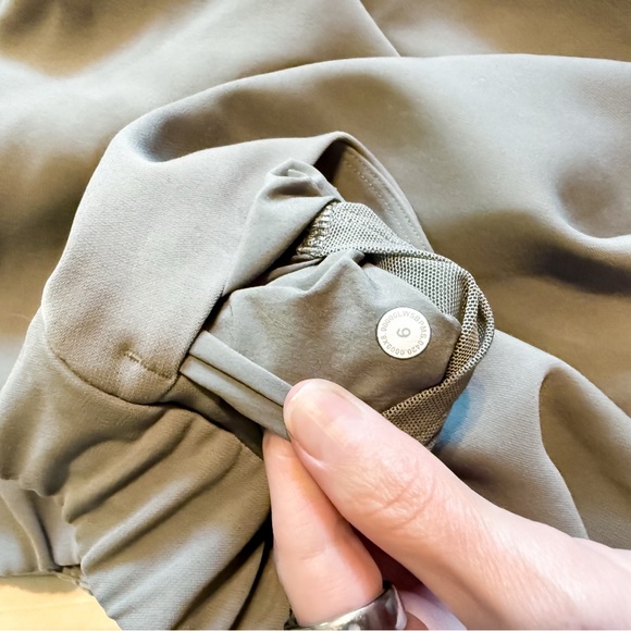 Lululemon On The Fly 7/8 Pant *Woven Grey Sage Size 6 - Picture 5 of 8